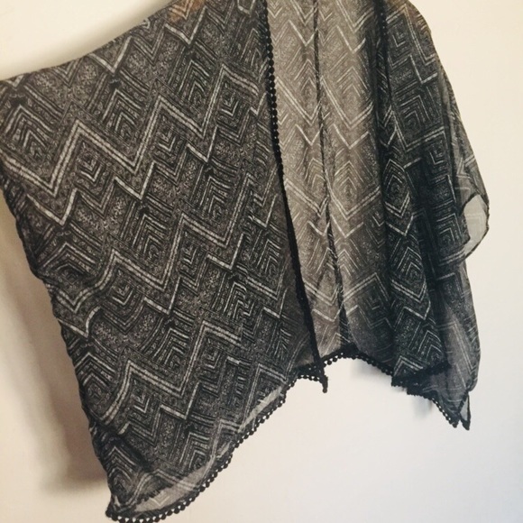 Chiffon Open front cover up - Picture 5 of 8